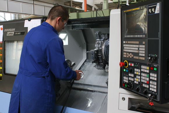 Хоризонтален двушпинделен стругов център Doosan Lynx 220 LMSC за Самел 90