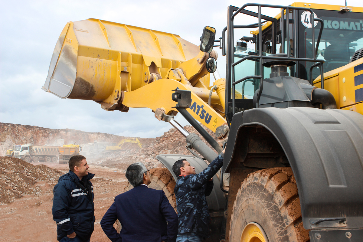 Президентът на Komatsu Europe посети строежа на АМ Президентът на Komatsu Europe посети строежа на АМ