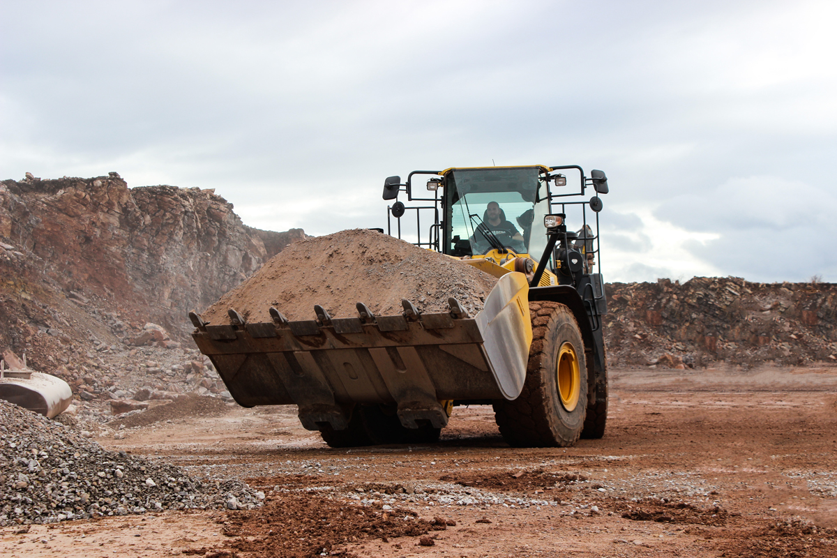 Президентът на Komatsu Europe посети строежа на АМ Президентът на Komatsu Europe посети строежа на АМ