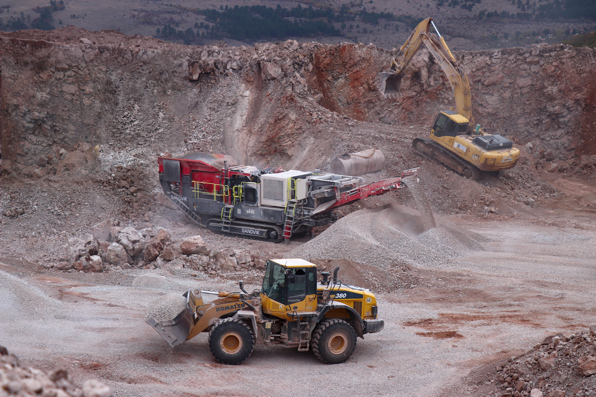 Президентът на Komatsu Europe посети строежа на АМ Президентът на Komatsu Europe посети строежа на АМ