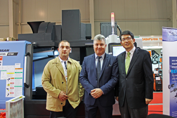 Добромир Петков и Димитър Илчев с Хенри Ким, CEO на Doosan Machine Tools за Европа