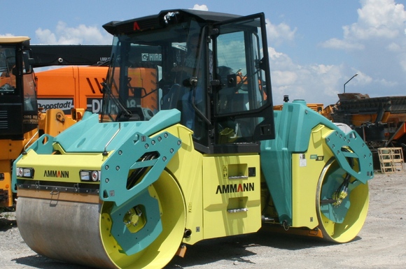 Уникален 9-тонен двубандажен валяк Ammann ARX 90 бе доставен на „Пътни строежи - Велико Търново“ АД